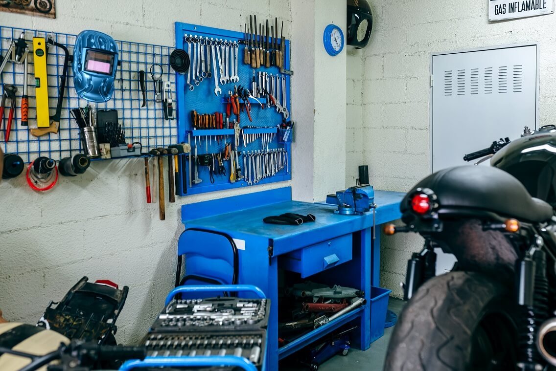 THE ULTIMATE GUIDE TO MOTORSPORT EQUIPMENT AND ACCESSORIES